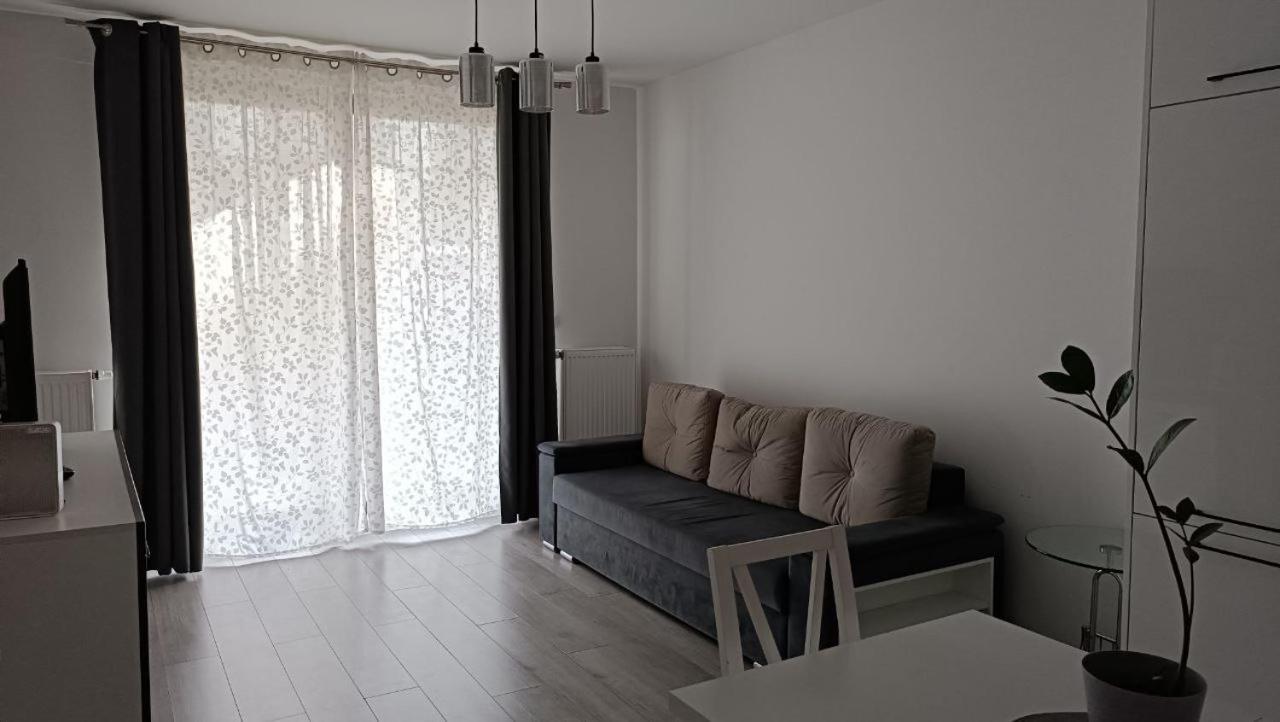 Apartment Z Ogrodkiem Na Warszawskiej Woli Warsaw Exterior photo