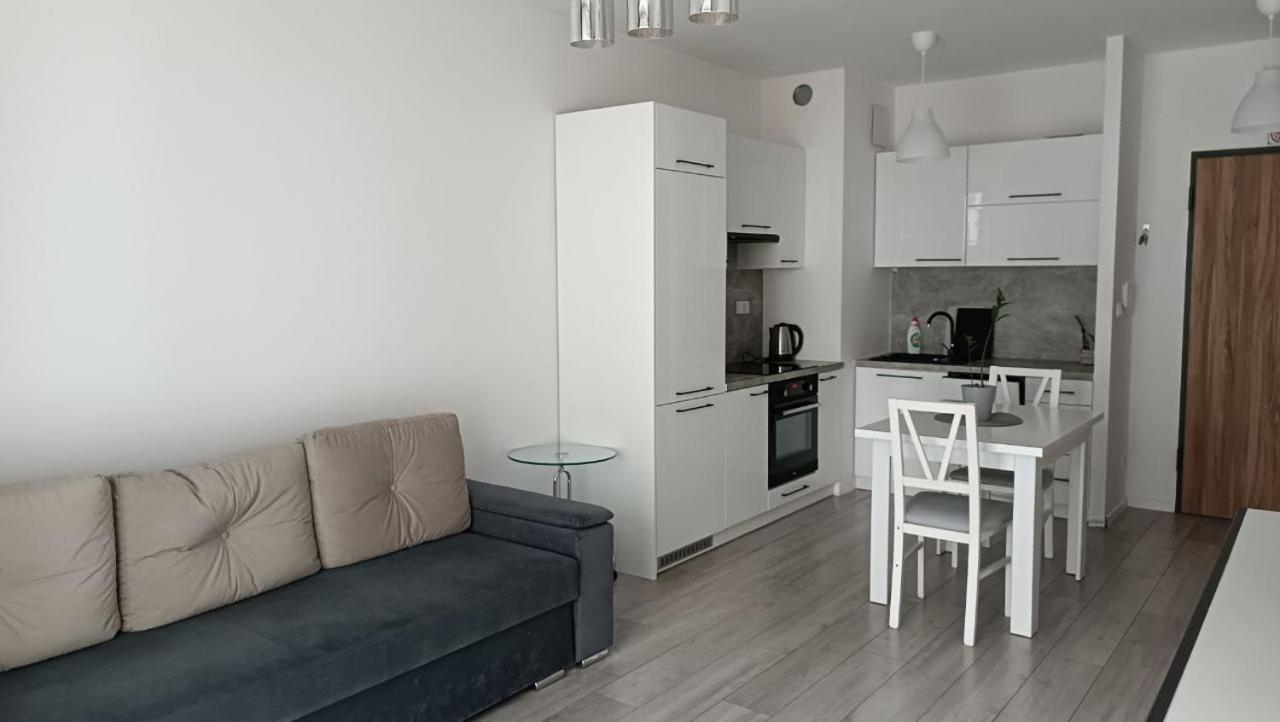 Apartment Z Ogrodkiem Na Warszawskiej Woli Warsaw Exterior photo