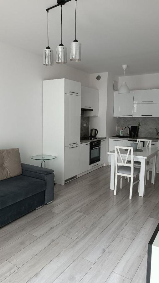 Apartment Z Ogrodkiem Na Warszawskiej Woli Warsaw Exterior photo